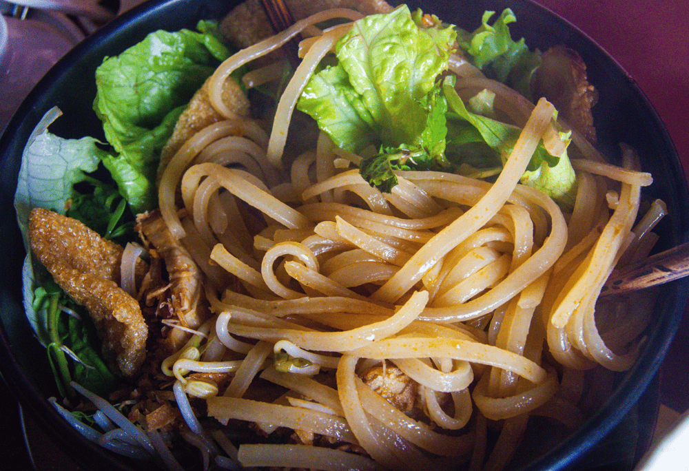 Cao Lau is an unmissable dish when visiting night market in Hoi An (Source: Canva)